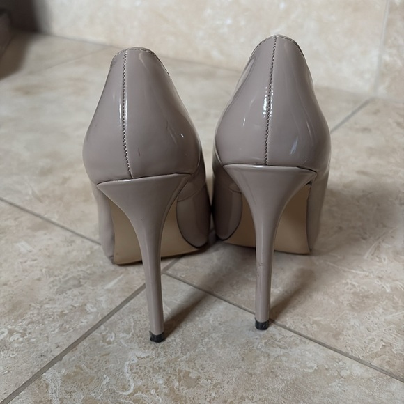 Womans heels - Picture 3 of 5